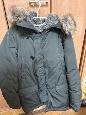 유니클로 다운 코트 극한용 올리브 그린 다운 자켓 퍼 포함
