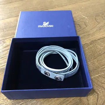 스와로브스키 라이트 블루 팔찌