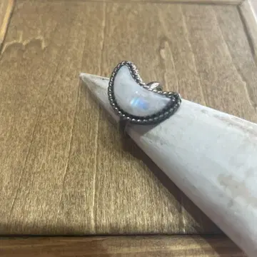 문스톤 초승달 모양 반지