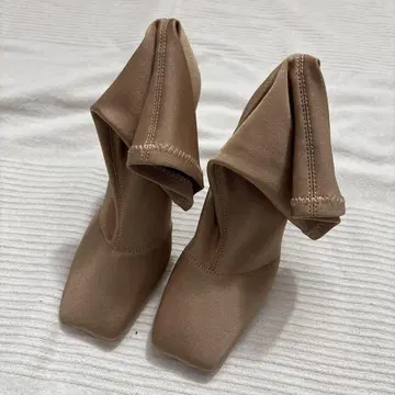 YELLO 베이지 하이힐 부츠
