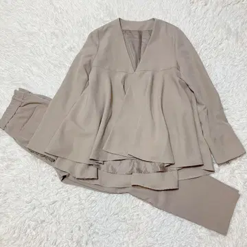 컨디션 최상 루일 에 부티크 노카라 플레어 페플럼 수트 셋업