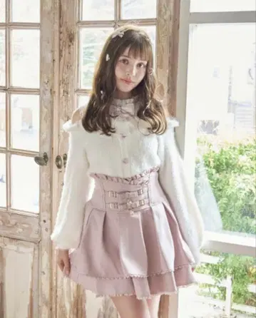 LIZLISA 레이어드 스타일 어깨 트임 니트 화이트