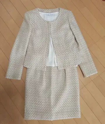 UNTITLED 베이지 스커트 수트