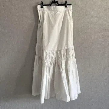 화이트 플레어 스커트 나일론