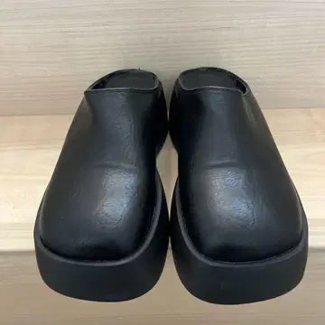 블랙 클로그 샌들 통굽