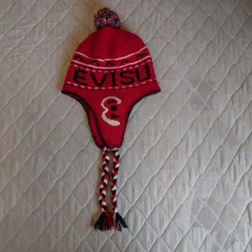 EVISU 폼폼 포함 니트 모자 레드
