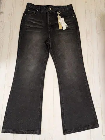 다크 그레이 플레어 데님