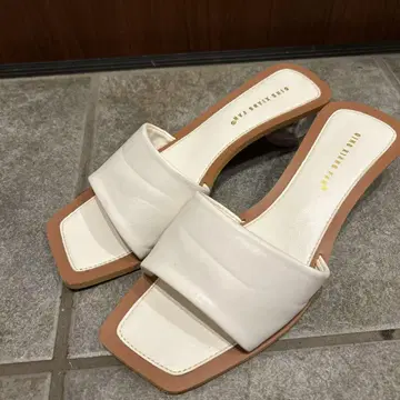 화이트 슬라이드 샌들 클리어힐