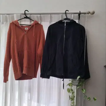 UNIQLO 오렌지 XL과 블랙 L 풀 집업 후드티