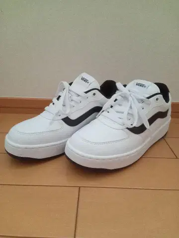 VANS 화이트/블랙 스니커즈