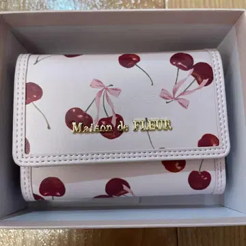 Maison de FLEUR 체리 패턴 3단 폴더형 지갑