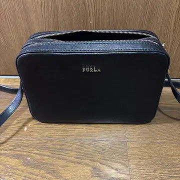 FURLA 블랙 가죽 숄더백