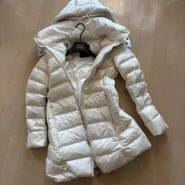TATRAS 후드 부착 화이트 다운 자켓