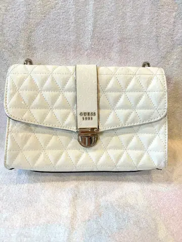 GUESS 숄더백 퀼팅 복조리 포함 [ 가격 인하 문의 가능! ]