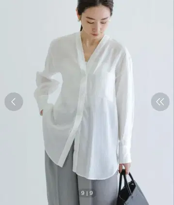 새상품급 ACUTA 어반 리서치 성인 V 광택 깔끔한 블라우스