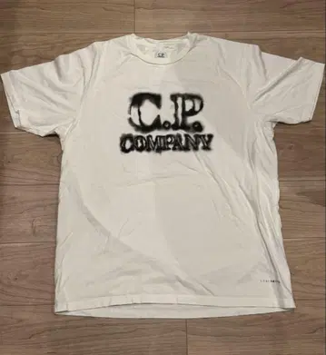 CP컴퍼니 반팔 T셔츠