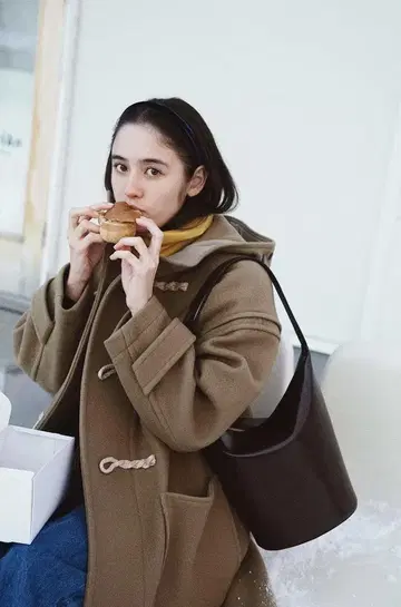 TOUT Y EST 투티에 토트백 블랙