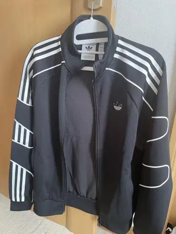 adidas 블랙 스트라이프 저지