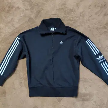 adidas 맨투맨 블랙 [ 새상품급 ]