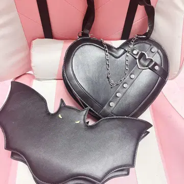 지뢰계 숄더백 블랙 하트 박쥐