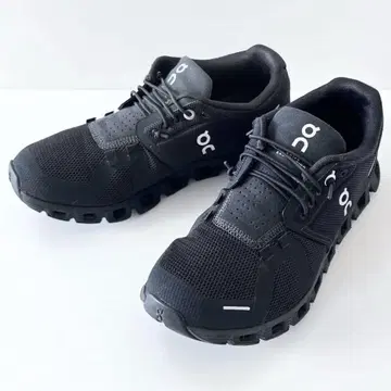 새상품급 On Cloud5 올 블랙 24cm 러닝화