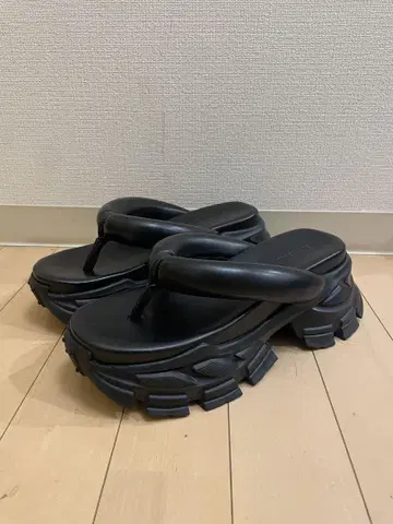 meltthelady 볼륨 어퍼 샌들
