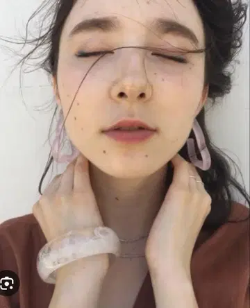 유리카 아쿠츠 물결 귀걸이 유리카 아쿠츠