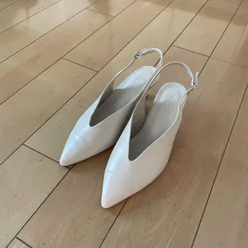 LE TALON 화이트 슬링백 펌프스 24cm