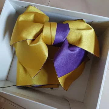 새틴 리본 모양 띠 노랑 보라색 조립식 띠