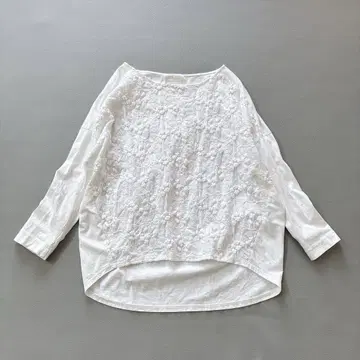 비어즐리 꽃 자수 코튼 티셔츠 풀오버 화이트 7부 소매
