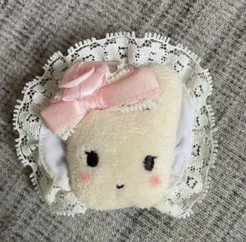 산리오 화이트 프릴 시크릿 헤어 클립 마론 크림