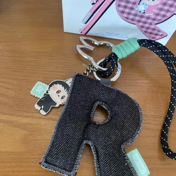 POP MART 알파벳 R 키링