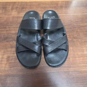 ISLAND SLIPPER 크로스 스트랩 샌들 블랙 10