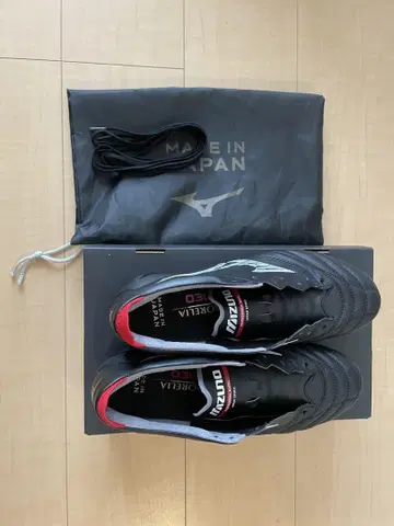 모렐리아 네오 4 Japan 블랙 화이트
