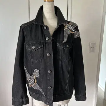 h&m 자수 장식 블랙 데님 자켓