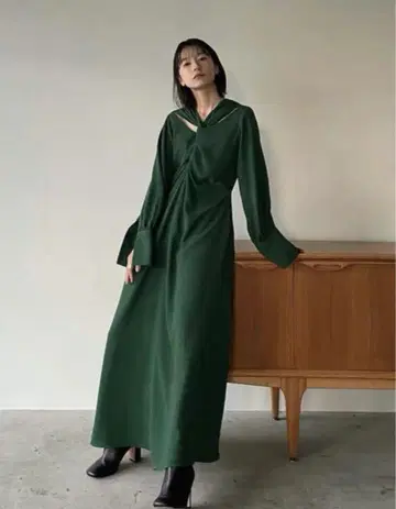 CLANE CROSS OPEN DECCRTE ONEPIECE