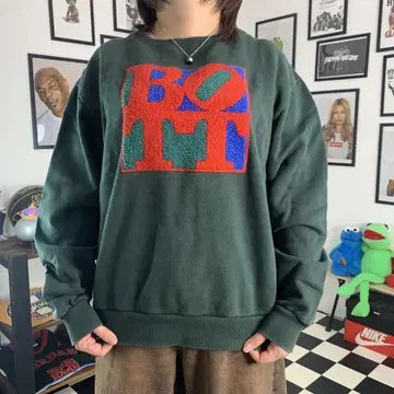 LOVE BOTT CREW NECK