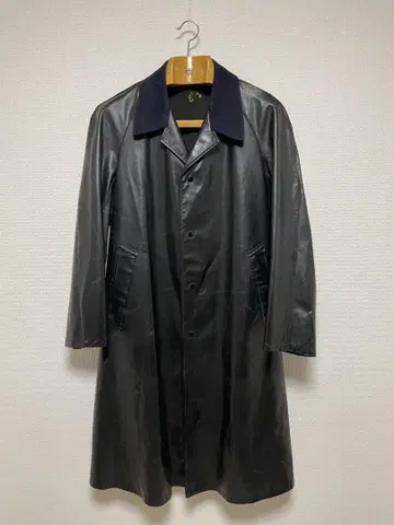 70s~80s 프랑스 경찰 러버 코트 유로 빈티지 옷깃 절개 코르비제