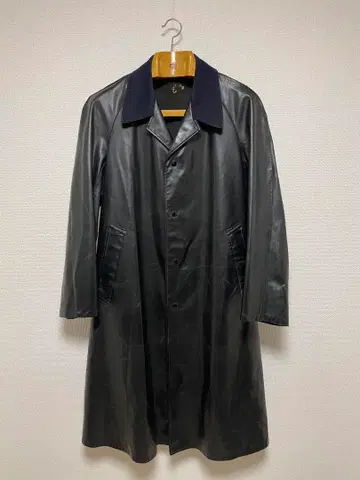 70s~80s 프랑스 경찰 러버 코트 유로 빈티지 옷깃 절개 코르비제