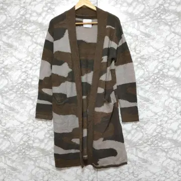 MAYSON GREY 롱 가디건 긴팔 두꺼운 원단 카모 패턴 카모플라주
