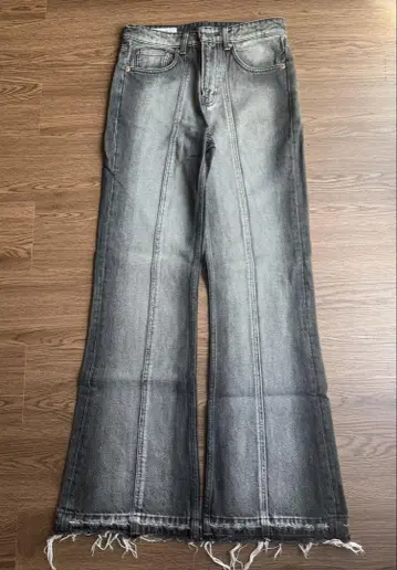 ZARA 그레이 부츠컷 데님 사이즈 30 (허리 76cm 전후)