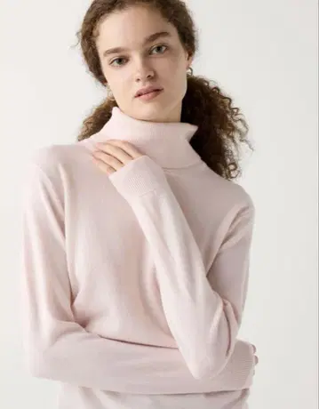 UNIQLO 핑크 터틀넥 캐시미어 스웨터