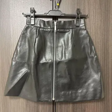 sheller 프론트 지퍼 가죽 스커트