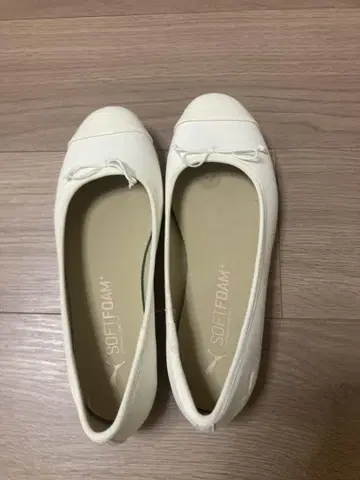 PUMA SOFTFOAM+ 플랫슈즈 24cm 화이트