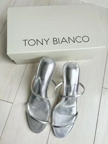 미사용 새상품 TONY BIANCO 샌들 실버