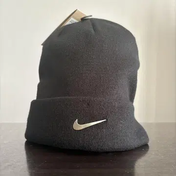 [ 새상품 ] NIKE Metal Swoosh Cap beanie