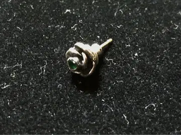 새상품 미사용 [ GODSIZE ] ROSE STUD w/emerald