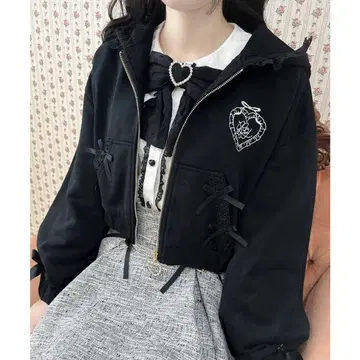 ROJITA 로지타 포인트 하트 자수 후드티 블랙