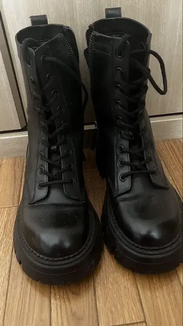 블랙 밀리터리 통굽 지퍼 부츠