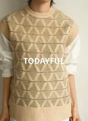 TODAYFUL 기하학 패턴 베이지 니트 베스트